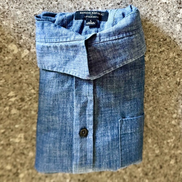 Banana Republic Chambray Button-Up Shirt - Men's L - Slim Fit - Blue Denim EUC - Picture 5 of 7